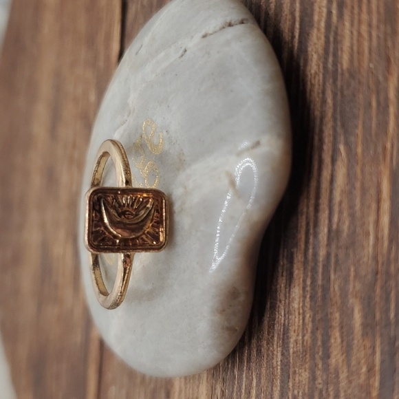 Size 7 R535 crescent moon ring‎ - Picture 1 of 2